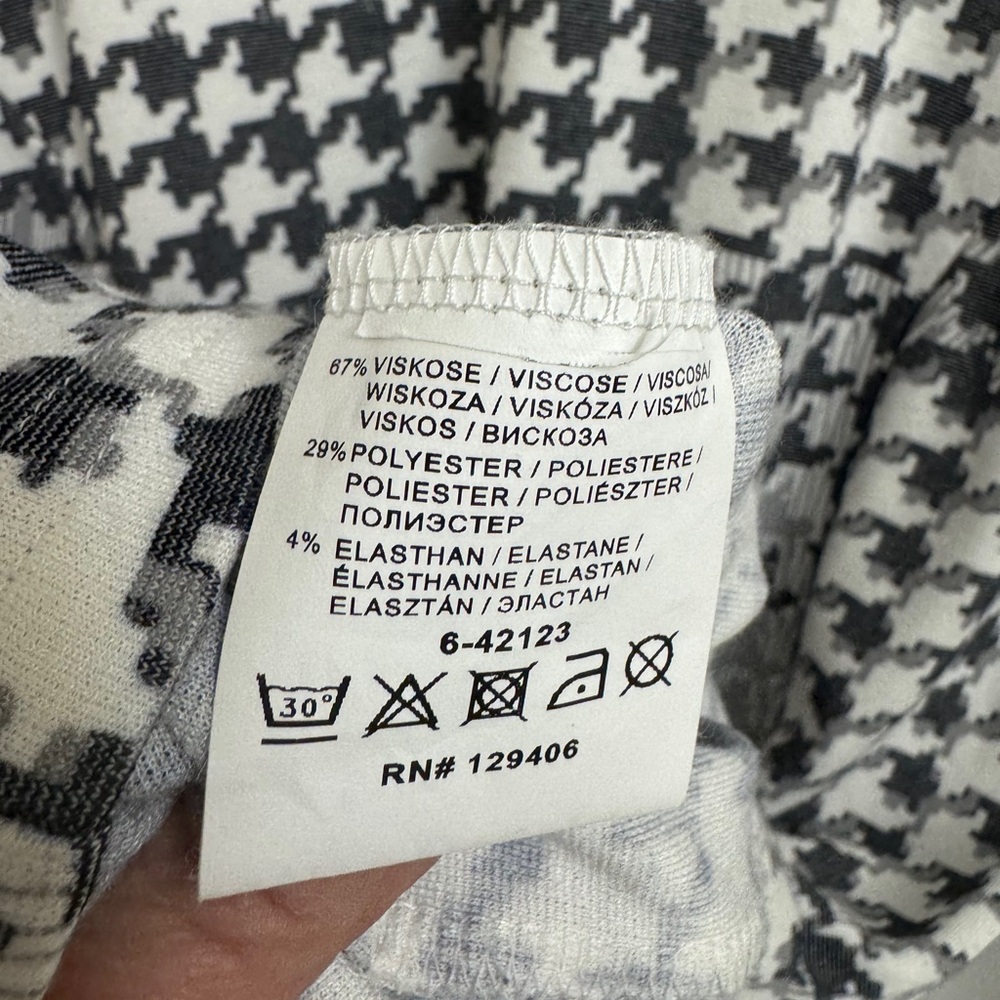 Houndstooth Patterned Dress - Picture 3 of 3